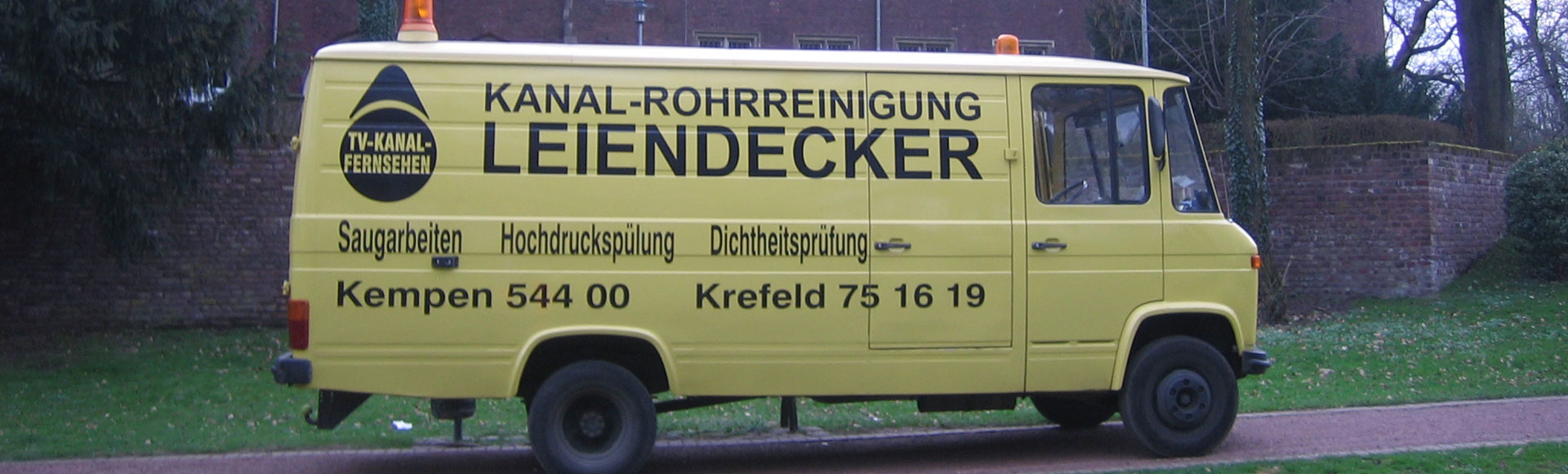 gelber-bus1920x580